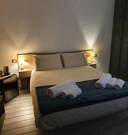 Piazza Martiri Rooms Cagliari Exterior photo