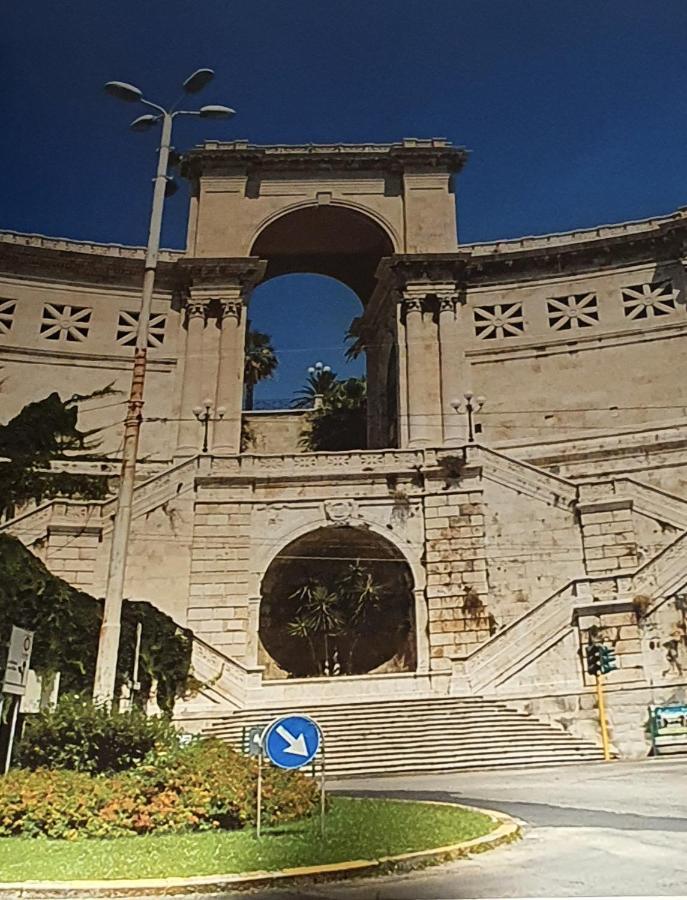 Piazza Martiri Rooms Cagliari Exterior photo
